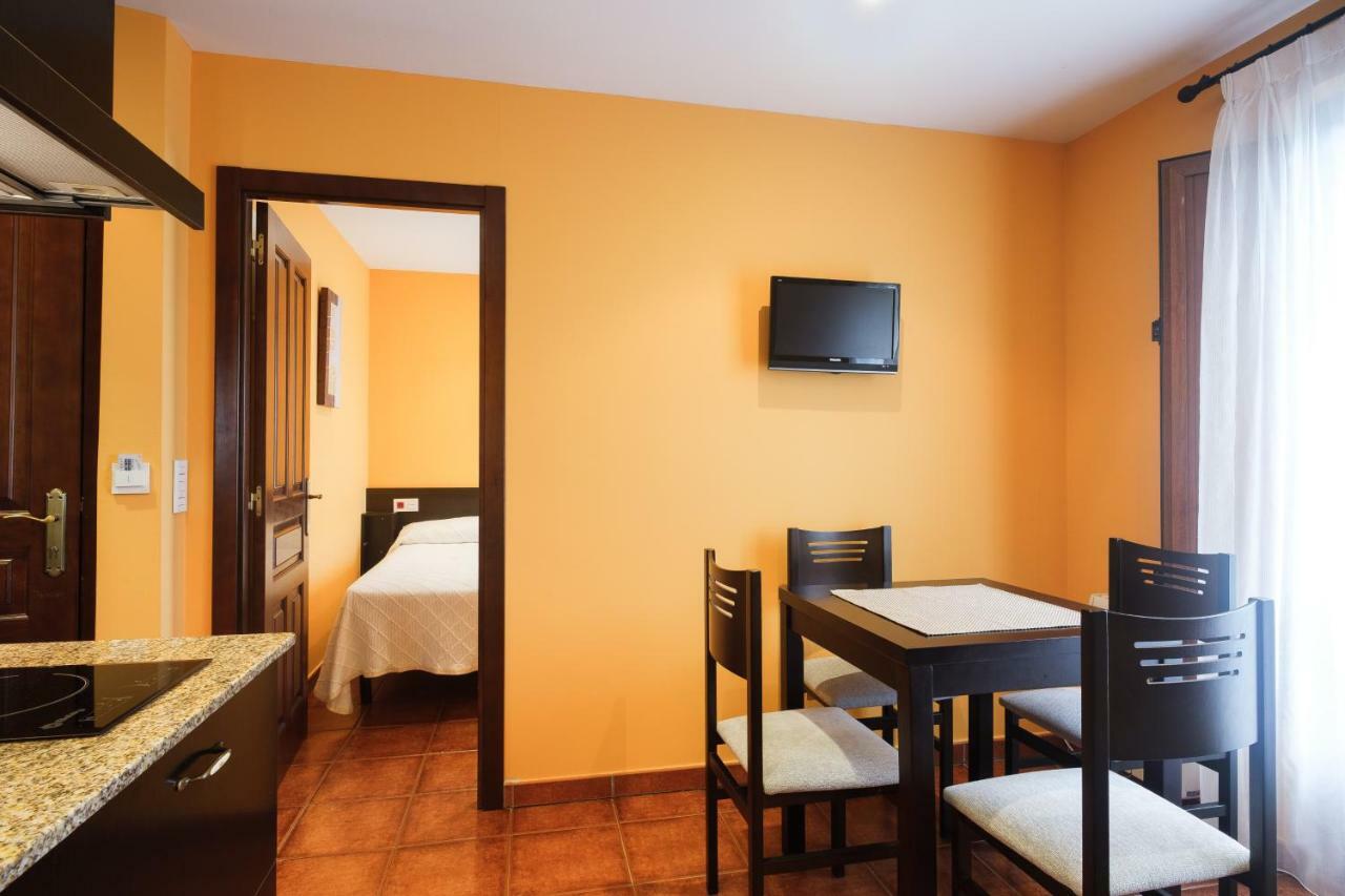 Apartamentos De Herminia Manzaneda  エクステリア 写真