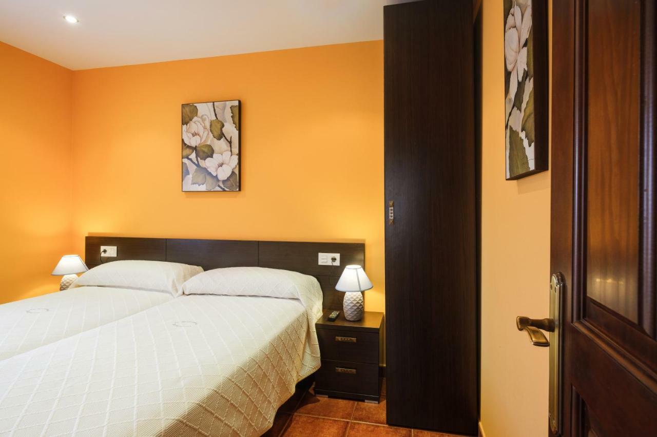 Apartamentos De Herminia Manzaneda  エクステリア 写真