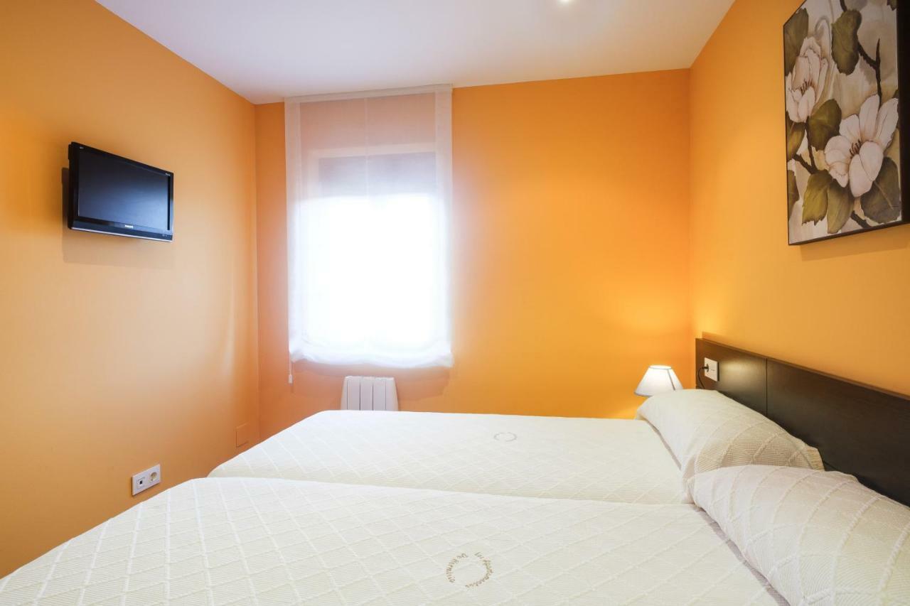 Apartamentos De Herminia Manzaneda  エクステリア 写真